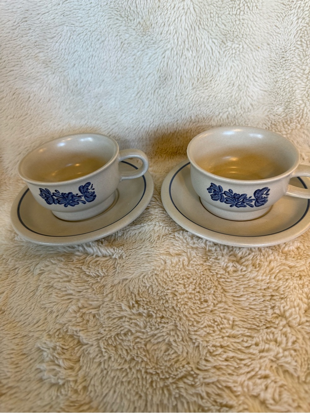 Vintage Pfaltzgraff Yorktowne Stoneware Mugs Coffee Tea Cups & Saucers Americana